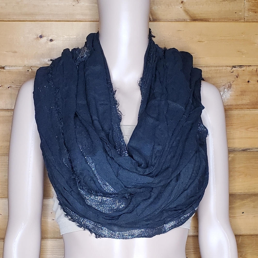 ❤️ NWT 3/$15 Jeans by Buffalo scarf black and silver lurex design Size 7'×3'